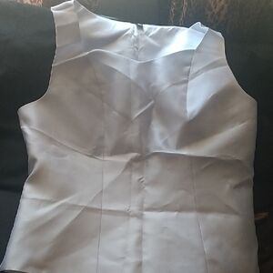 Chic White Sleeveless Blouse